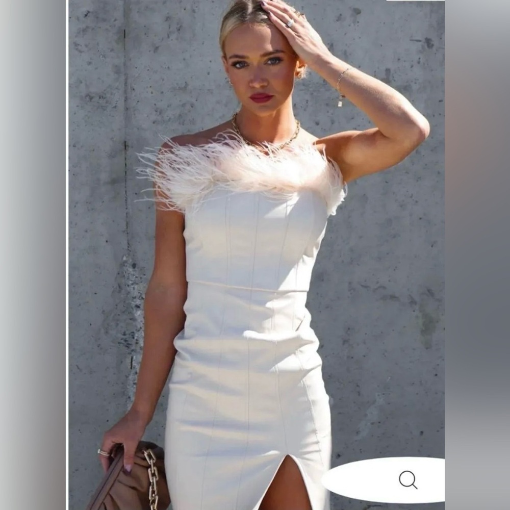 Chic cream faux Leather Dress with Feathers - Picture 4 of 4